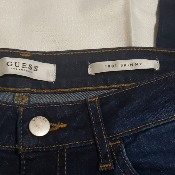 Guess 1981 skinny dark wash hi rise jeans - Picture 2 of 7
